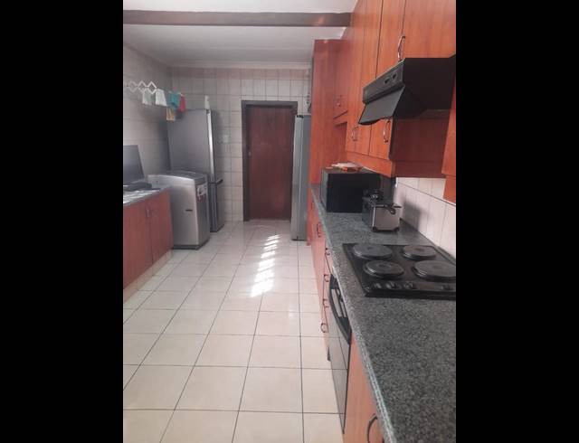2 BEDROOM PROPERTY TO RENT IN SOUTH CREST